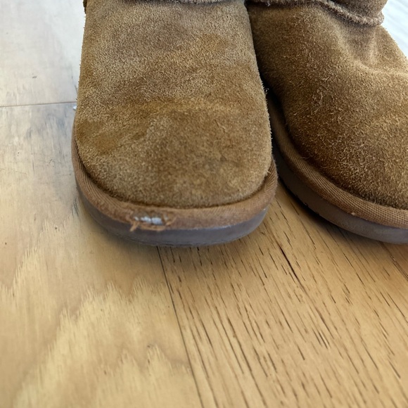 Koolaburra by Ugg Brown Suede Boots with Bow Accents - Picture 9 of 10